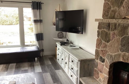 Huron-Kinloss Cottage | 4 bedroom 2.5 baths sleeps 10 Wifi and free parking