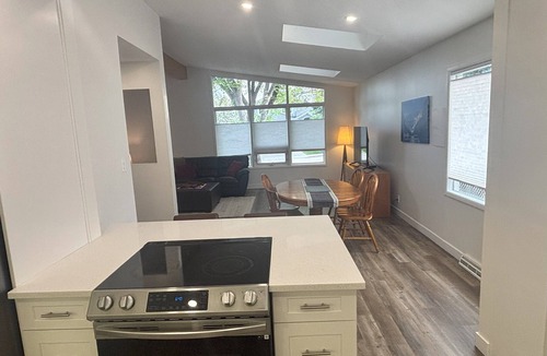 Banff Trail House | 4-bedroom 2-bath bungalow in Charleswood North West Calgary