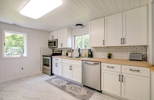 Craig Beach House | 4 Bedroom/2 bath Cozy Lake Milton Getaway with dock. 300 yards to the water!