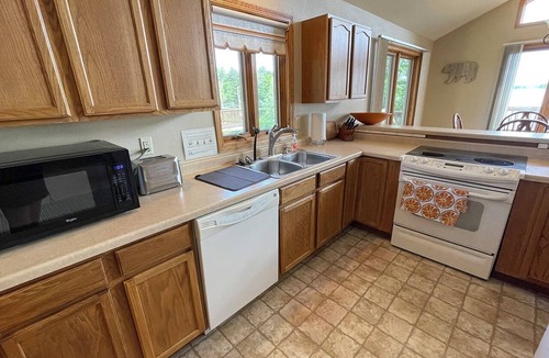 Tomahawk House | 4 Bedroom, 2 Bath Upper and Lower Sleeps 14
