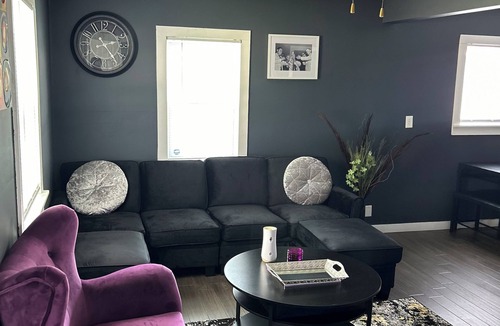 Lawrence House | 4-bedroom, 2-bathroom family home, easy access to food, shopping, fun!