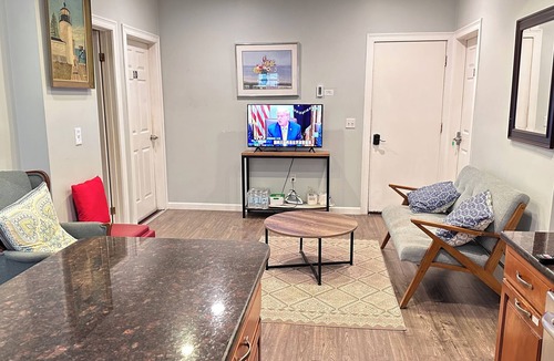 East Somerville Apartment | 4 Bedroom 2 Bathroom Home Close to Metro, Near Central Boston & Cambridge