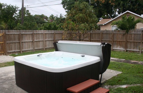 Highland Garden House | 4 Bedroom 3 bath - central to everything. TV in every bedroom, central air. Wifi