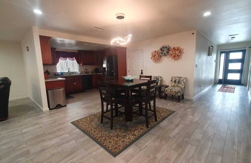 Harbor House | 4 Bedroom/3Full Bath/LAX/Carson/Long Beach/Torrance/Hawthorne/Los Angeles