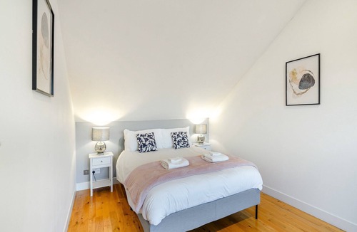 Dunfermline Cottage | 4 bedroom accommodation in Dunfermline