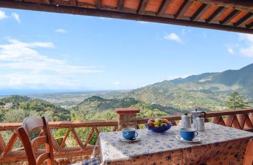 Pedona House | 4 bedroom accommodation in Camaiore