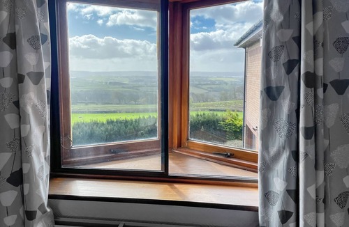 Llanelli Cottage | 4 bedroom accommodation in Felinfoel, near Kidwelly