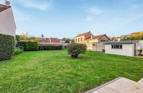 Etrechy House | 4 bedroom accommodation in Étréchy