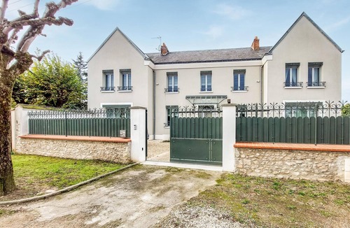 Etrechy House | 4 bedroom accommodation in Étréchy