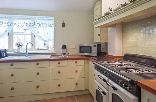 Maltby le Marsh Cottage | 4 bedroom accommodation in Alford, near Mablethorpe