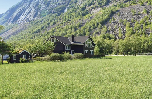 Gjesdal House | 4 bedroom accommodation in Dirdal