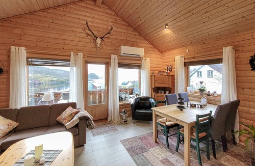 Vindafjord House | 4 bedroom accommodation in Vikedal