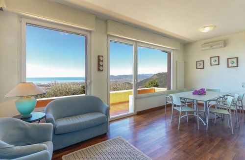 Carrara House | 4 bedroom awesome home in Carrara -MS-