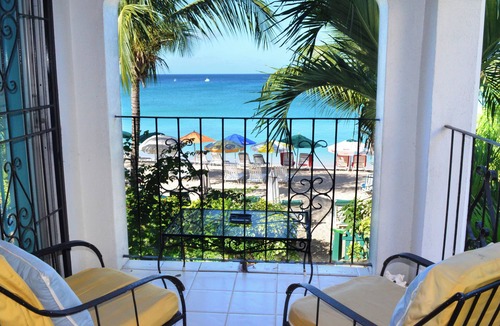 Holder's Hill House | 4-bedroom beachfront house in beautiful Paynes Bay. Pause or play every day!