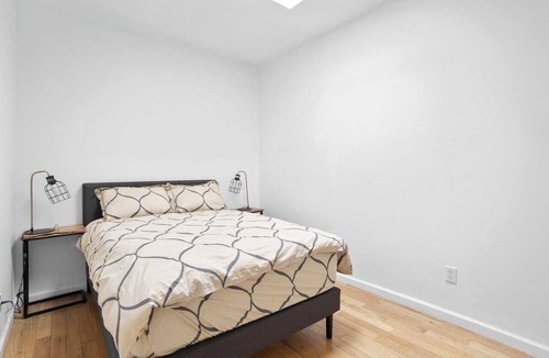 Crown Heights Hotel | 4-Bedroom Brooklyn Brownstone Steps to Subway Private Backyard