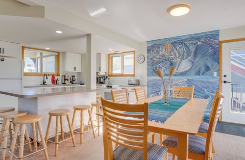 Silver Star Mountain House | 4 bedroom/2.5 bath home with private hot tub, laundry, close to village & skiway