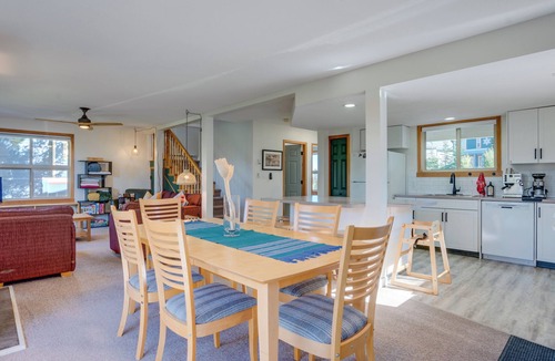 Silver Star Mountain House | 4 bedroom/2.5 bath home with private hot tub, laundry, close to village & skiway