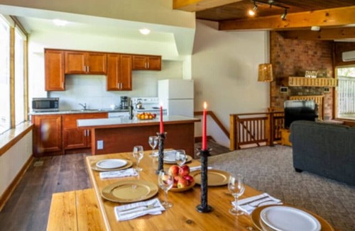 The Blue Mountains Cottage | 4 bedroom Cottage|Private Beach Access|Walk to Blue Mountain Village|#FO1