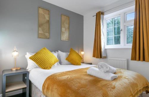 Gedling House | 4 Bedroom Family & Contractor House in Colwick, Nottingham - Sleeps 8 - By CircleWay Homes
