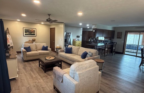 Chaplin House | 4-bedroom farm house in charming Lawrenceburg with a pool and hot tub.