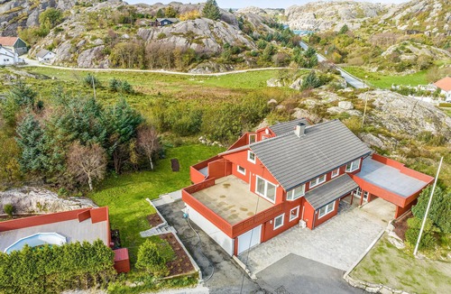 Egersund Apartment | 4 bedroom gorgeous apartment in Hellvik