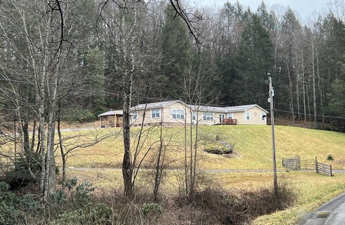 Hico House | 4-bedroom home: hot tub surrounded by woods near New River Gorge & Summersville