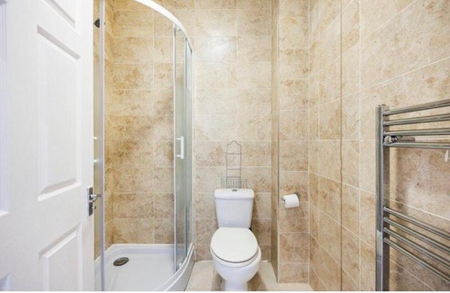 East Ham South House | 4 Bedroom house, 6 beds in East Ham