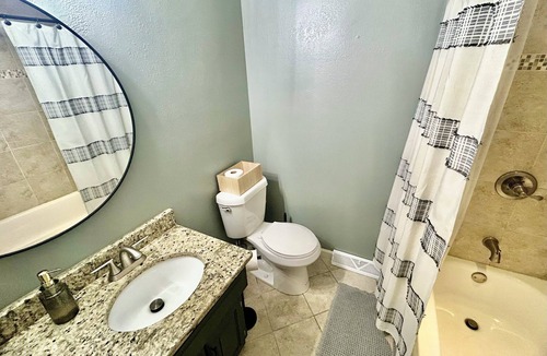 Parkville House | 4-bedroom house in charming Parkville Mo