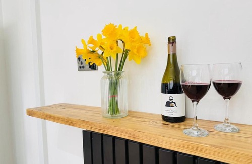 Port Talbot Apartment | 4 Bedroom House in Port Talbot with Parking, Near M4, Ideal for Contractors