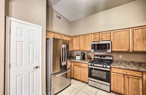 Tucson House | 4 Bedroom House! W/Yard/Garage/Washer/Dryer & Near UA!