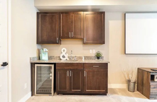 Westminster House | 4 BEDROOM MODERN HOME, FREE PARKING, A/C, W/D,WIFI