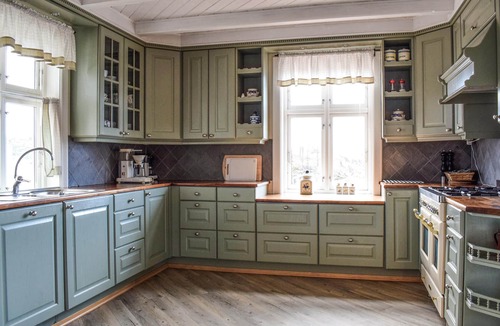 Selbjorn House | 4 bedroom nice home in Bekkjarvik