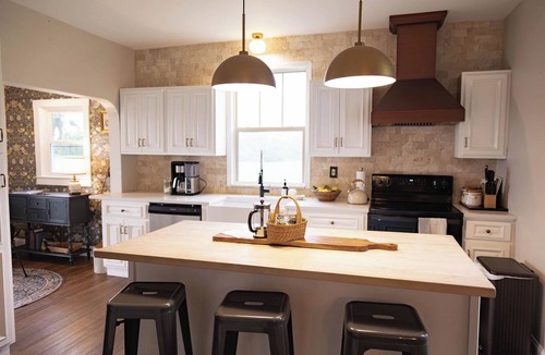 Lancaster Other | 4 Bedroom, Peaceful Farmhouse Min to Hocking hills! Sleeps 10