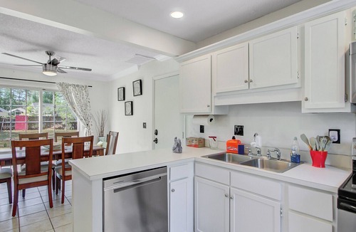 Summerville House | 4-bedroom, Pet Friendly house in amazing Summerville with outdoor patio