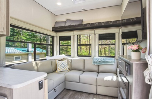 Fountain Cottage | 4 Bedroom Round Lake Getaway: 2 Cabins + 2026 Camper + Dock
