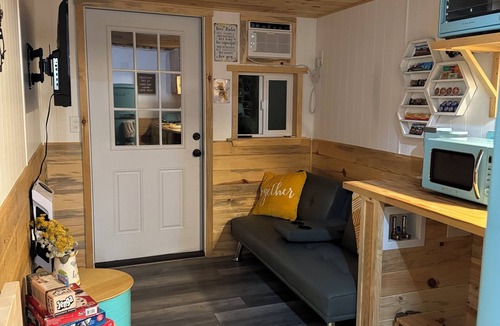 Flagstaff House | 4-bedroom Tiny House on Wheels b/w Flagstaff & Grand Canyon