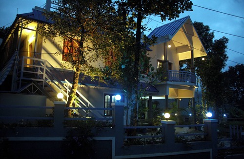 Anachal House | 4 Bedroom Villa With Balcony Mountain View
