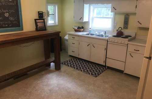 Pickerel Cottage | 4 Bedroom Waterfront Cabin! Fully Remodel with air conditioning and washer/dryer