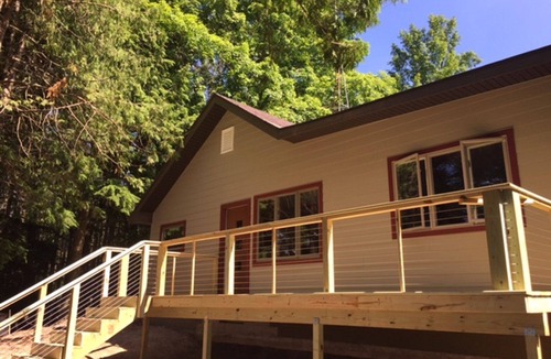 Pickerel Cottage | 4 Bedroom Waterfront Cabin! Fully Remodel with air conditioning and washer/dryer