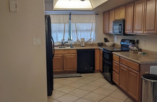 Mesa House | 4 Bedroom Waterfront Home. Family Retreat. No Stairs. Boat & Fish from Backyard.