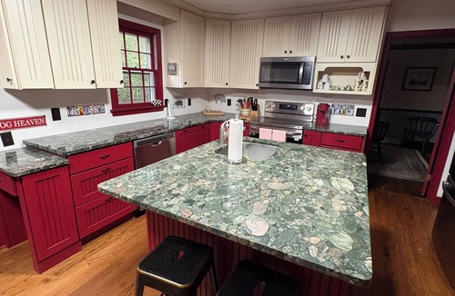 Lewes House | 4 bedroom wooded farmhouse close to trails and 8 miles from Sports at the Beach