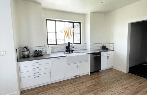 Rexburg House | 4 bedrooms & attached bathrooms, EV charge, water purifier, gas fireplace, games