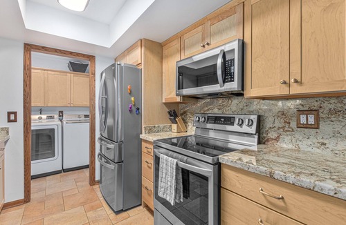 South Mountain House | 4 Bedrooms, Full Kitchen, Pool table, BBQ, Garage & RV Parking, Golf, Hiking