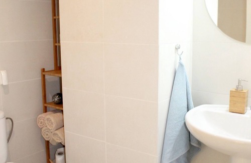 Figares Apartment | 4 Bedrooms NEW!CENTRAL, FULL AIR CO, parking (optional), WIFI, ALL AMENITIES