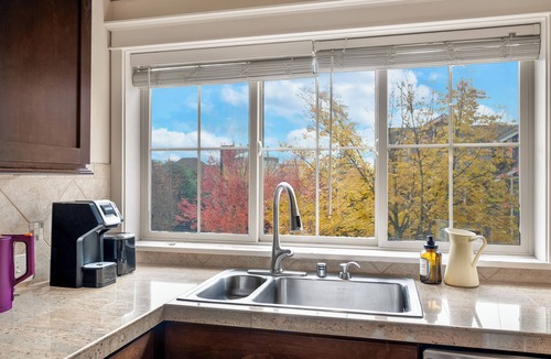 Squire Park House | 4 Beds Elegant Capitol Hill Townhome Walk to Seattle University