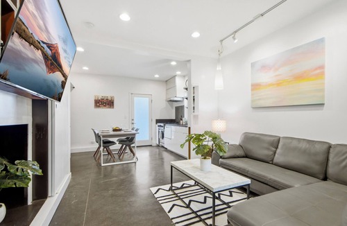 Squire Park House | 4 Beds Modern Capital Hill Townhome Walk to Seattle University