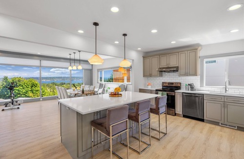 View Ridge House | 4 Beds Top Floor House with Lake & Mountain Views