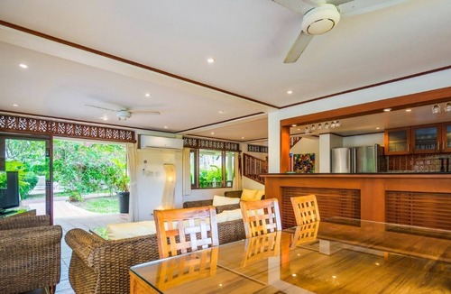 Bang Po Villa | ❤️ 4 BR Beachside Villa ⛱ 1 Min Walk To Beach, Shops & Restaurants ✅ FREE Kayaks
