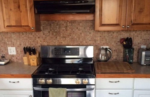 Roxbury House | 4 Br Eclectic Ski House W/Hot Tub Only Minutes to Sugarbush and More!