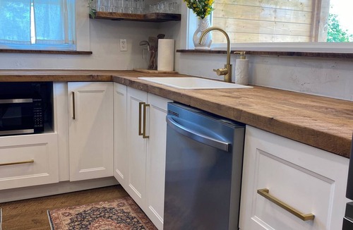 French River House | 4 BR Family Farmhouse - Queen Beds - Pet Friendly